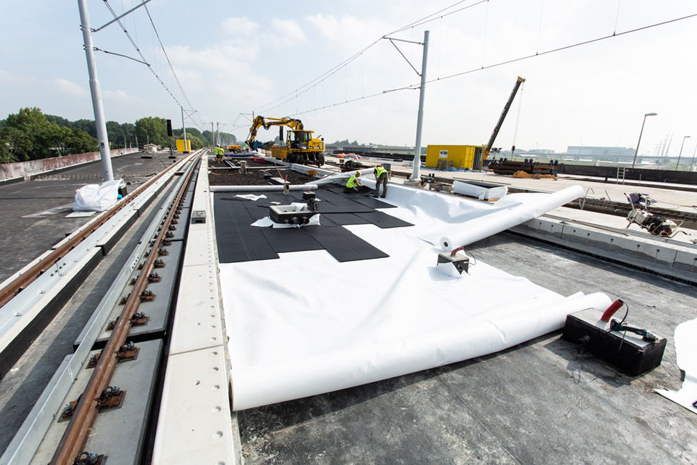 RandstadRail Lansingerland-Zoetermeer een uniek station met groen verblijfsdak